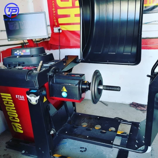 Máy cân bằng động bánh xe tải nhỏ và lớn ET88