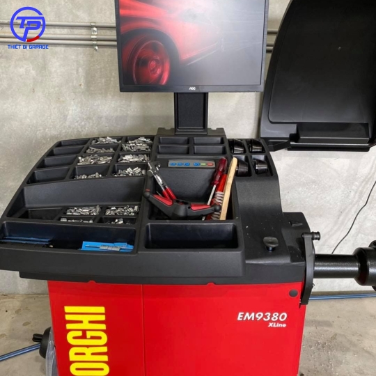 Máy cân bằng lốp thông minh sử dụng con trỏ Laser EM 9380 Xline