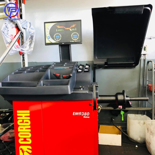 Máy cân bằng lốp thông minh sử dụng con trỏ Laser EM 9380 Xline
