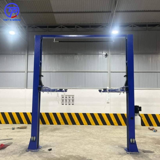 Cầu nâng 2 trụ thủy lực 4 tấn giằng trên
