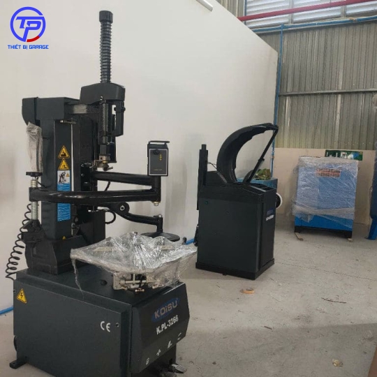 Máy ra vào vỏ xe giá tốt KOISU 3266